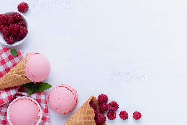 Glutensiz Ev Yapımı Çilekli Dondurma Tarifi